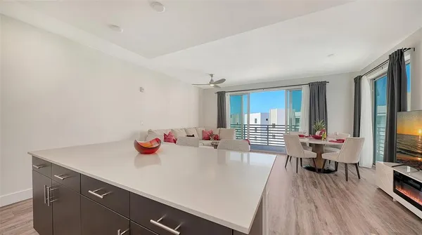 $720,000 | 1703 North Tamiami Trail, Unit 511, Sarasota, FL 34236