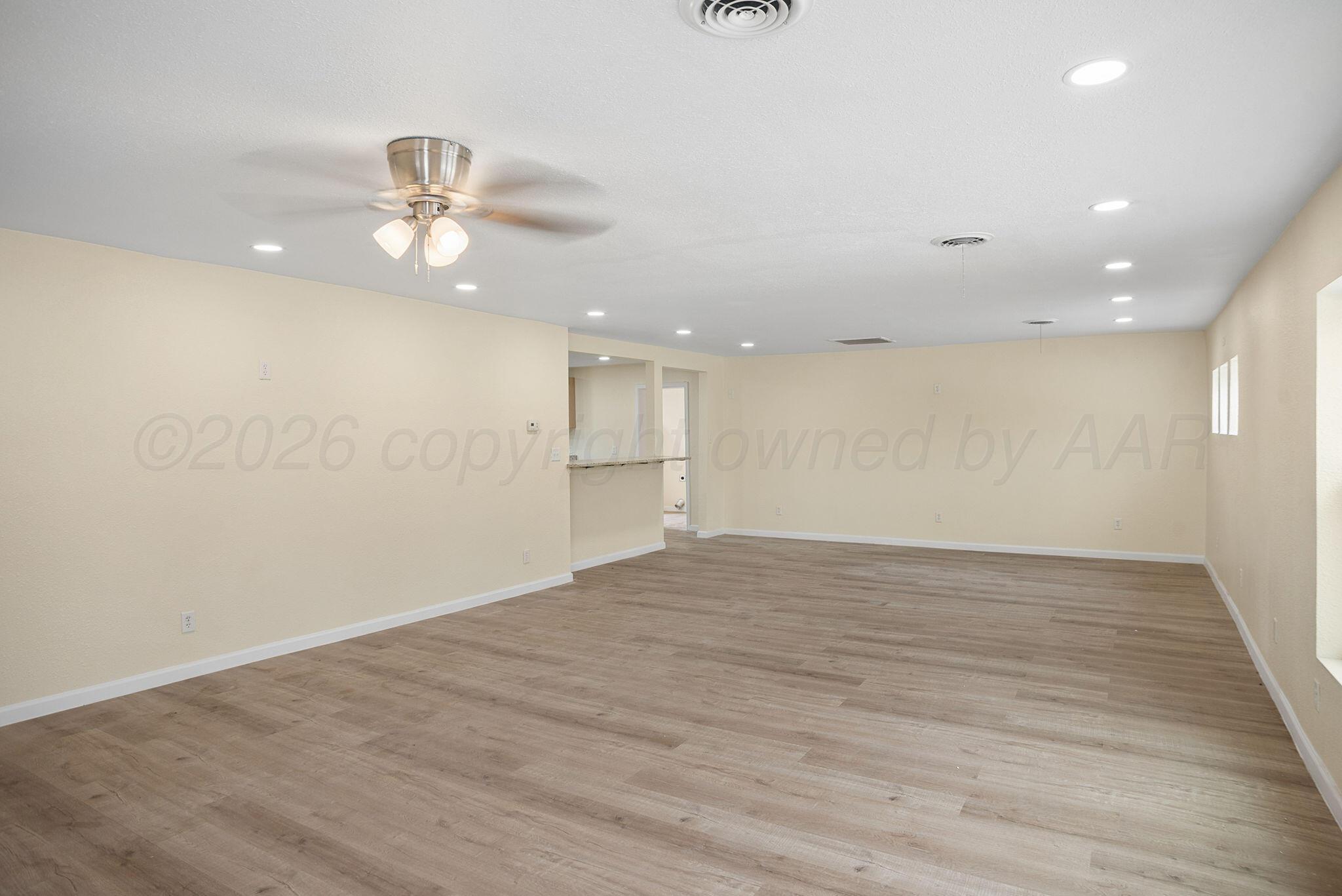 321 North Rider Street Pampa, TX 79065 - Photo 5 of 36 DSC_0642