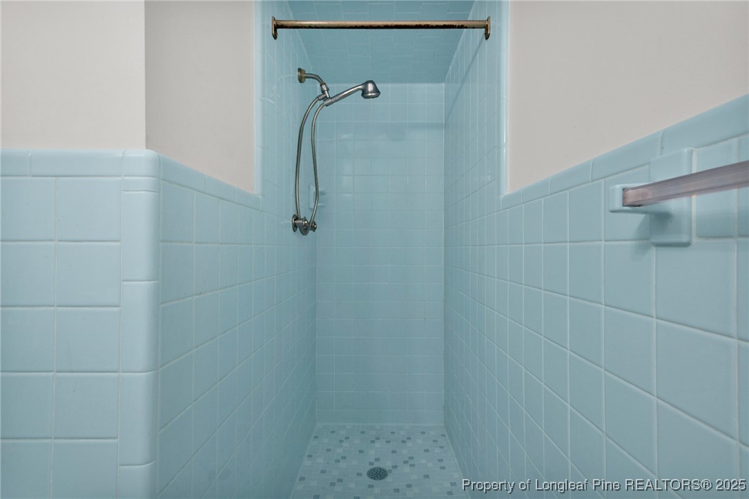 215 South 7th Street Spring Lake, NC 28390 - Photo 21 of 37 a bathroom with a shower