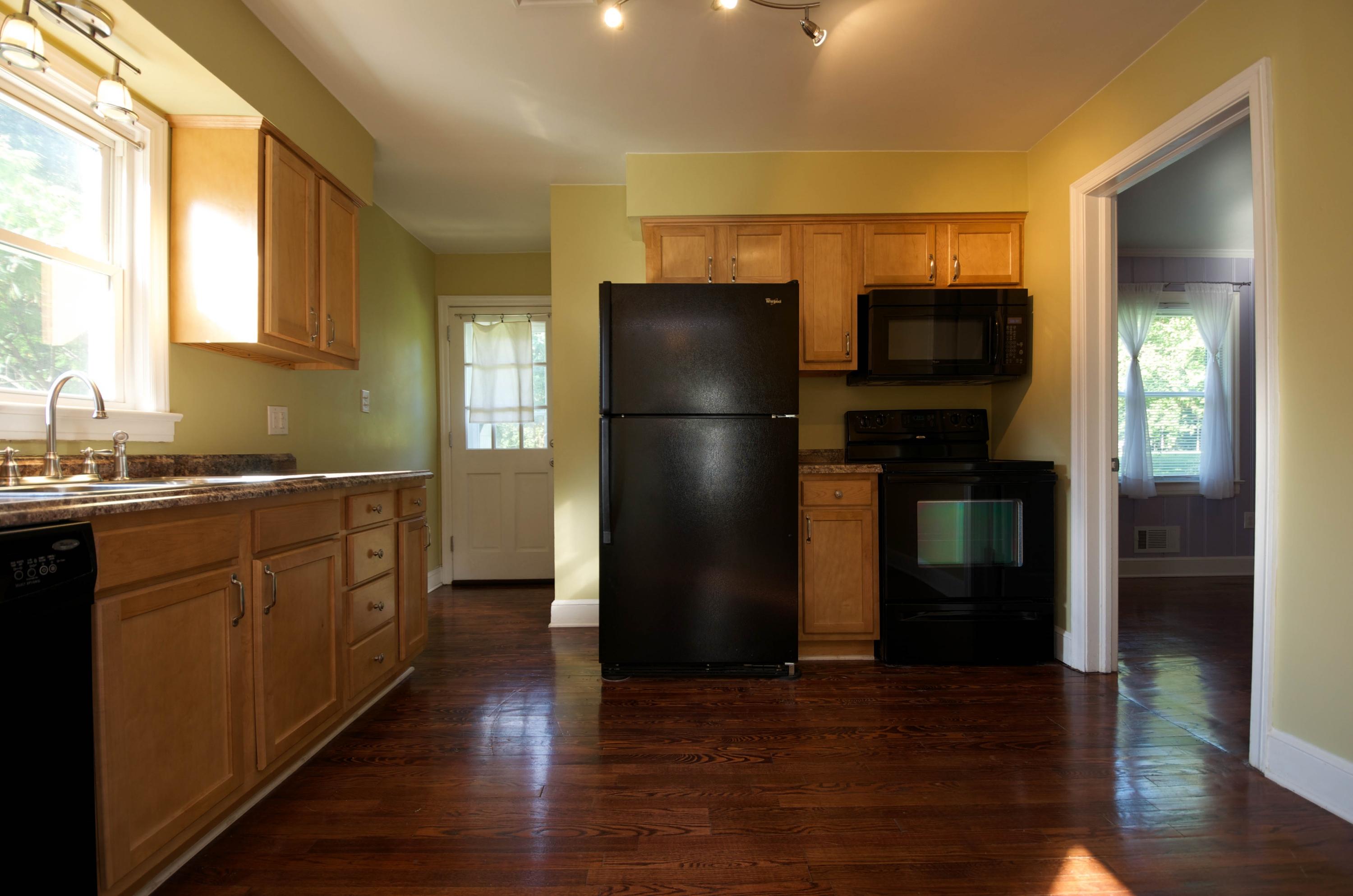 1932 Meadowbrook Road Northwest Roanoke, VA 24017 - Photo 16 of 43 Kitchen