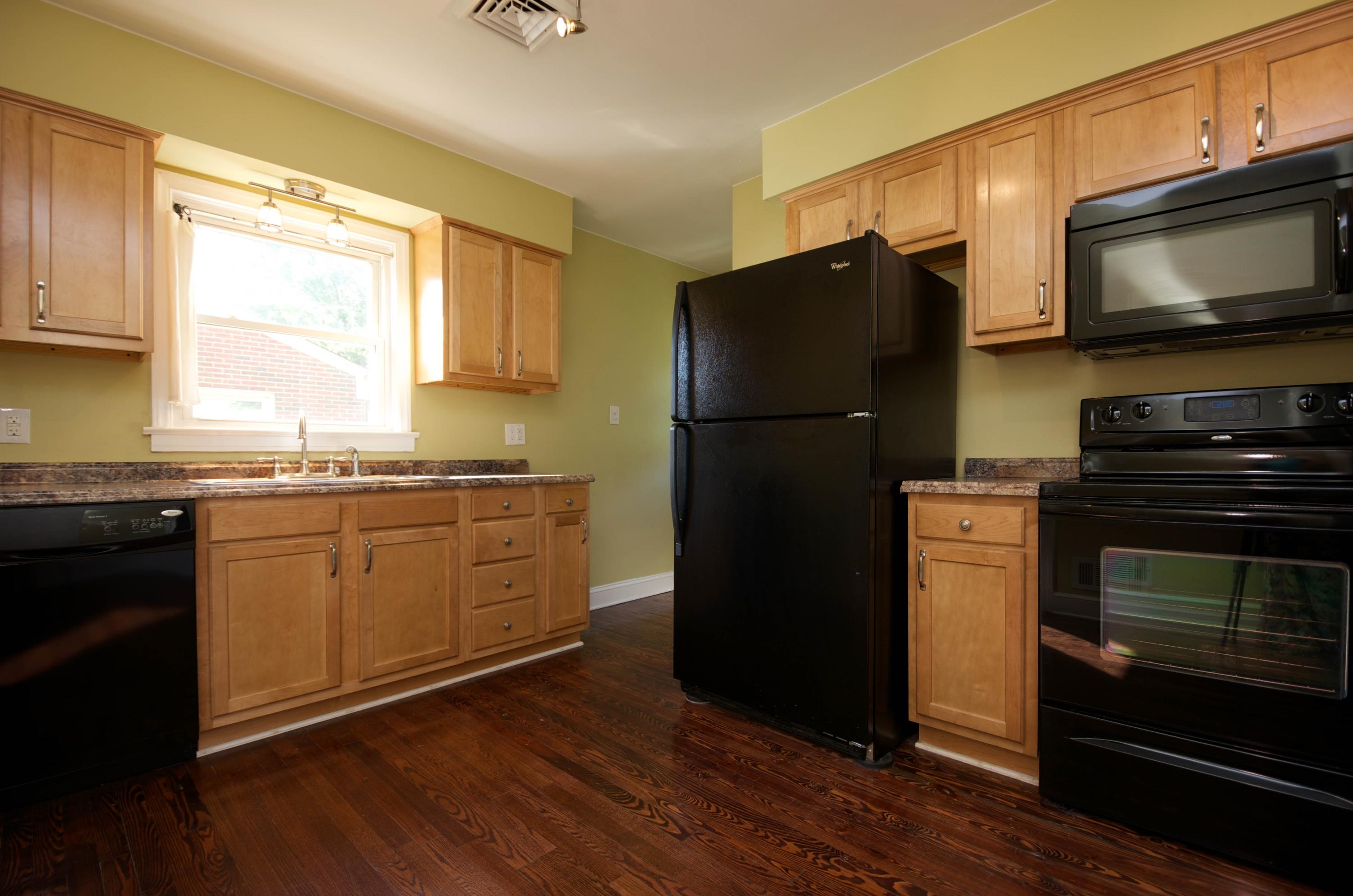 1932 Meadowbrook Road Northwest Roanoke, VA 24017 - Photo 18 of 43 Kitchen