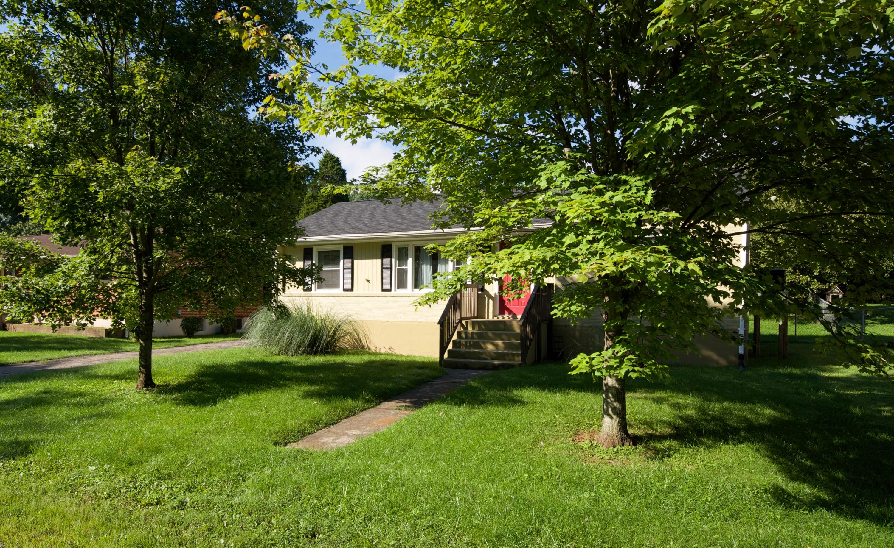 1932 Meadowbrook Road Northwest Roanoke, VA 24017 - Photo 43 of 43 Front of House