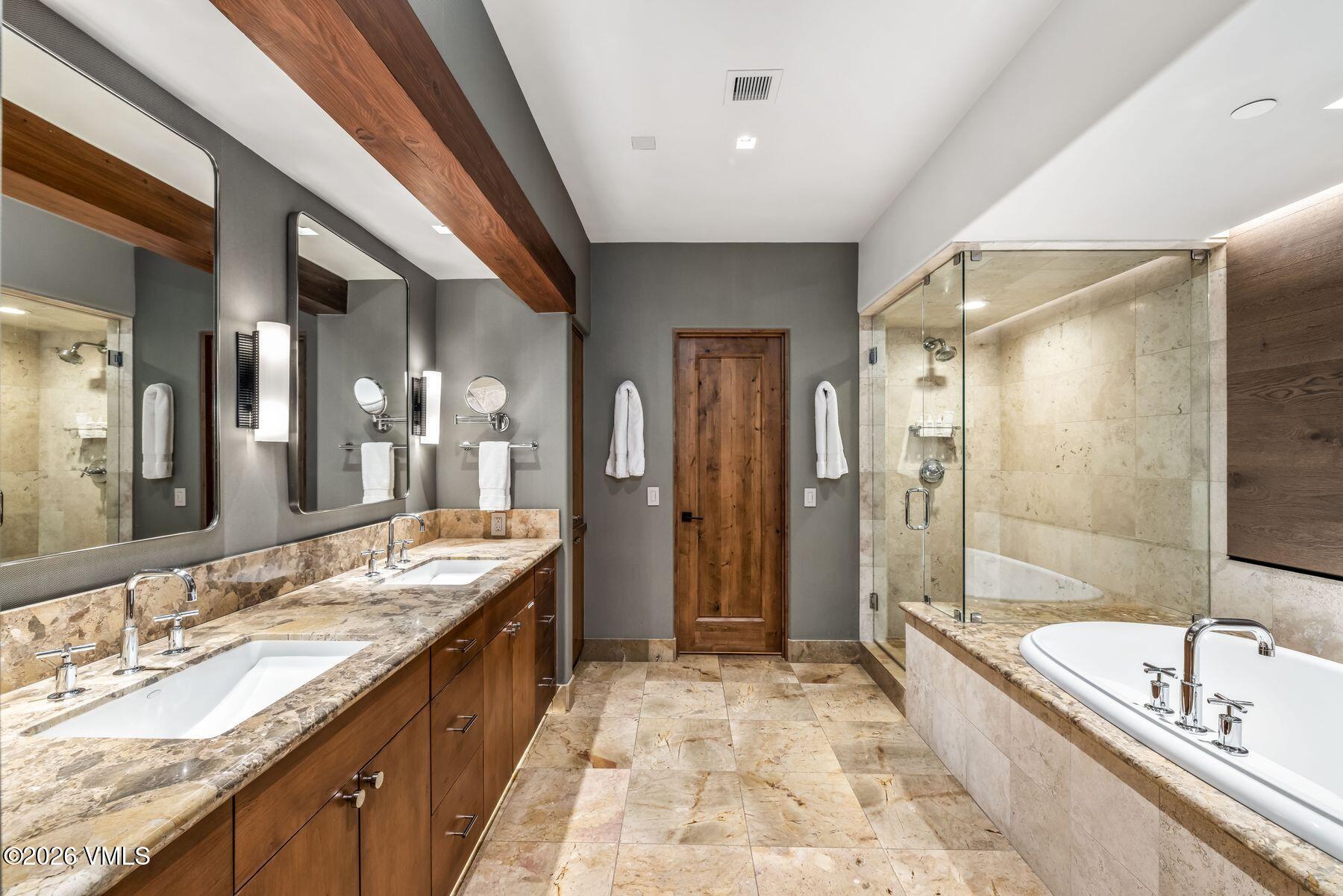 825 West Forest Road, Unit 3 Vail, CO 81657 - Photo 9 of 41 photo_online_009