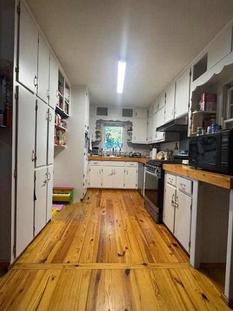 809 Laurel Street Bremen, GA 30110 - Photo 14 of 34 a kitchen with stainless steel appliances a refrigerator and a stove top oven