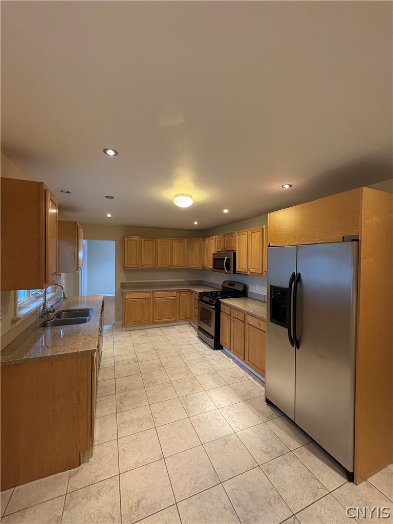 215 Locksley Road Syracuse, NY 13224 - Photo 5 of 25 Gallery Image 5