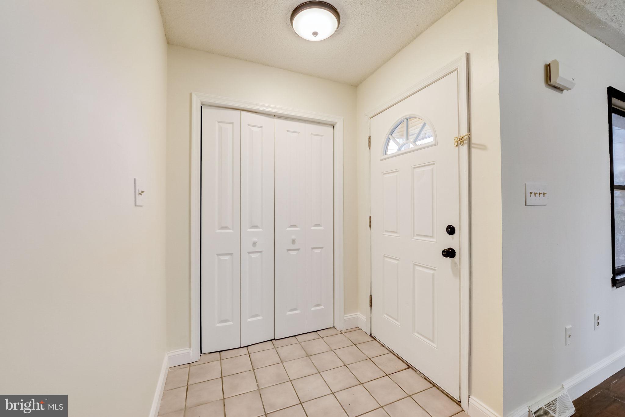 283 Magnolia Road Vineland, NJ 08360 - Photo 6 of 57 Unit B - Foyer