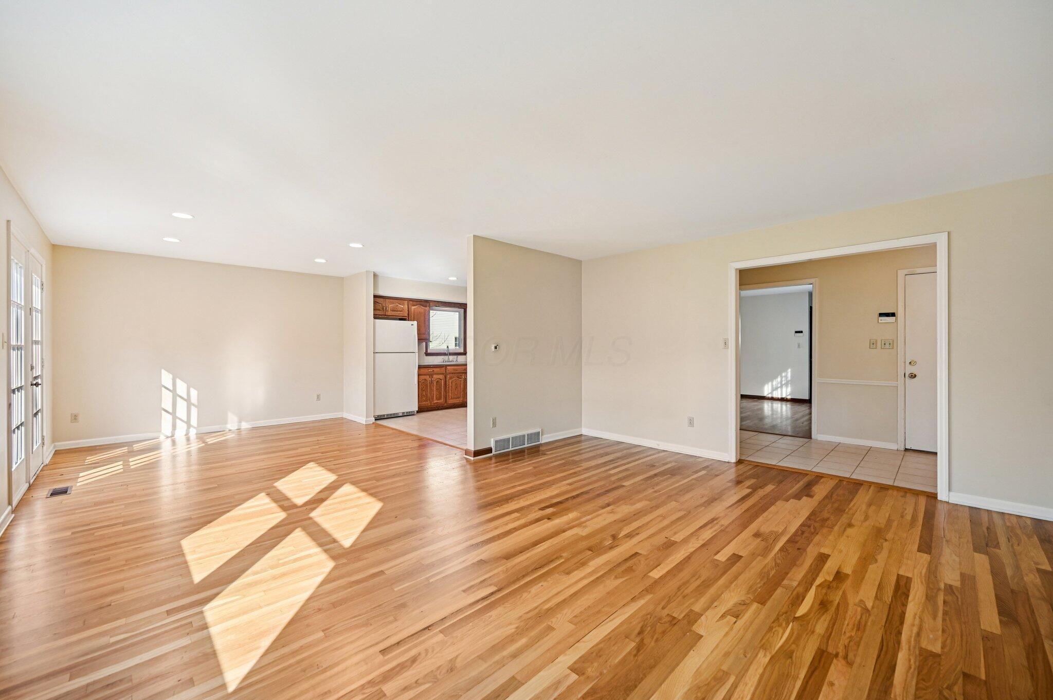 3701 Reed Road Columbus, OH 43220 - Photo 6 of 22 Great room