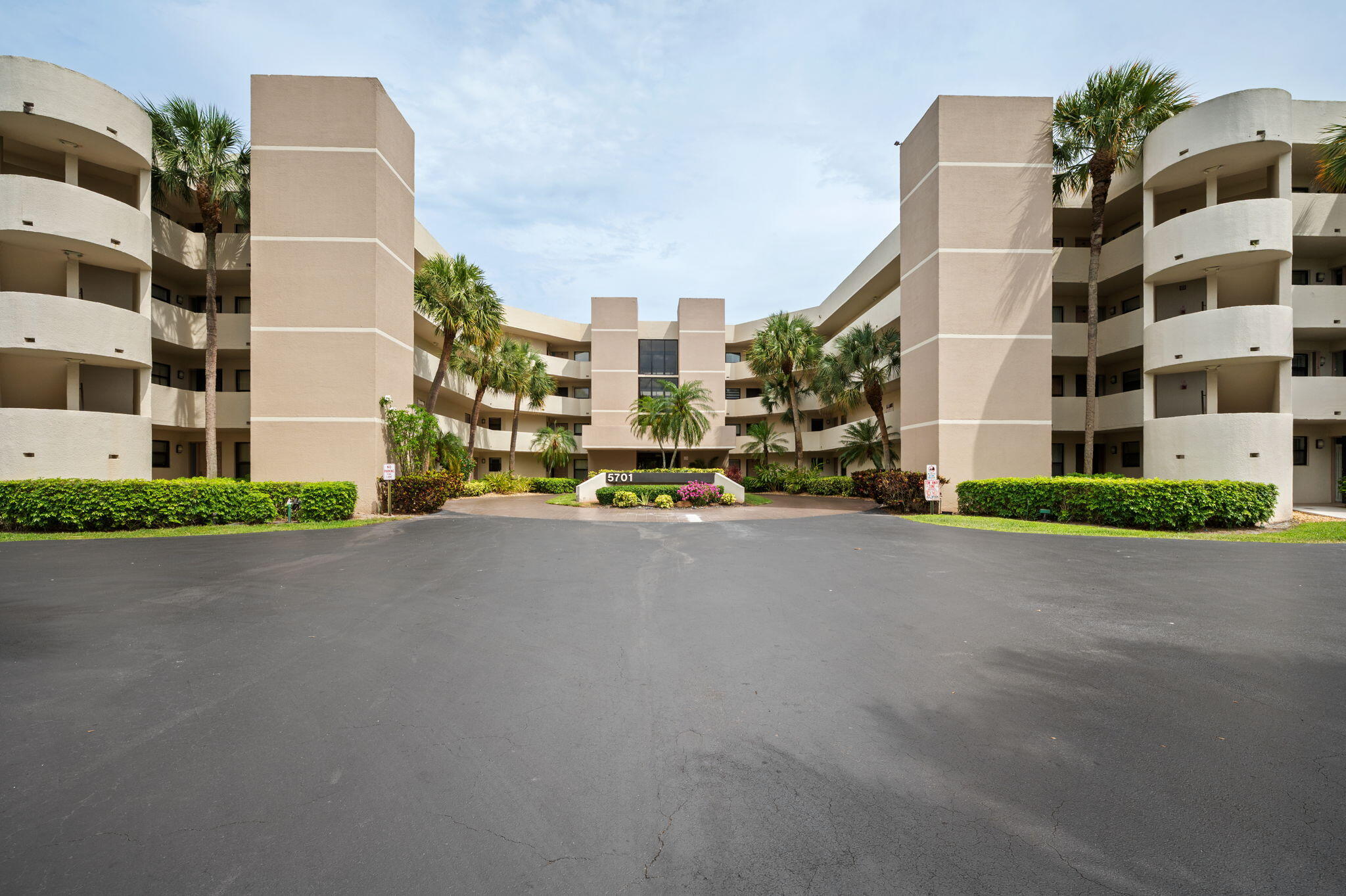 5701 Camino Del Sol, Unit 104 Boca Raton, FL 33433 - Photo 26 of 34 front bldg