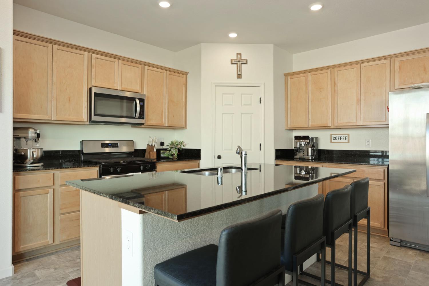 1601 Redhaven Place Hughson, CA 95326 - Photo 12 of 39