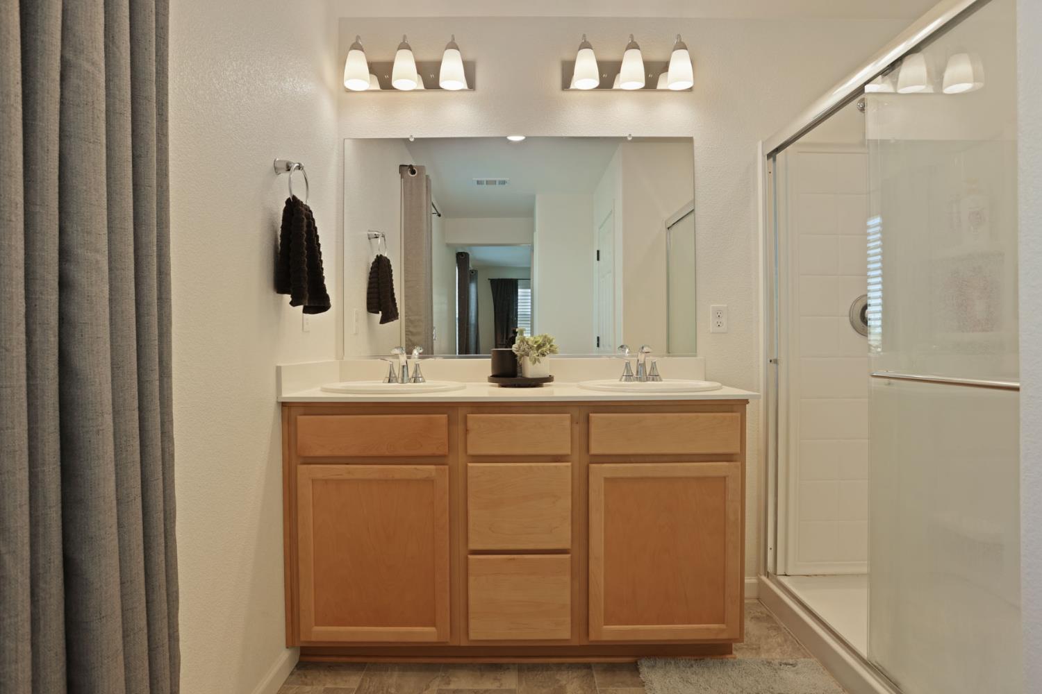 1601 Redhaven Place Hughson, CA 95326 - Photo 31 of 39