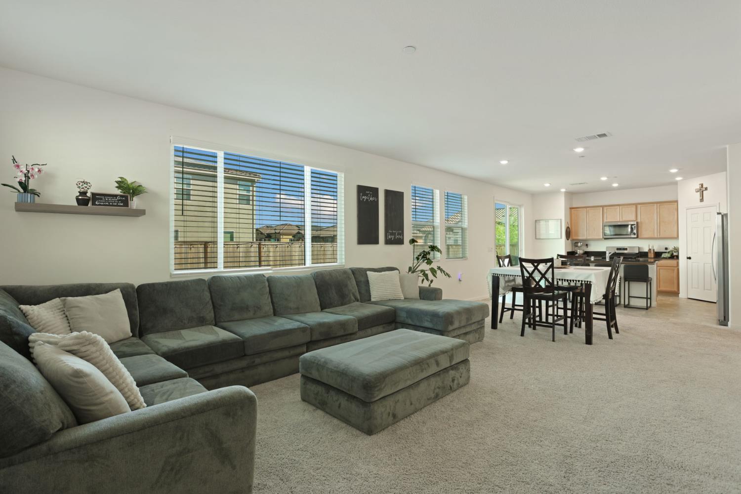 1601 Redhaven Place Hughson, CA 95326 - Photo 9 of 39