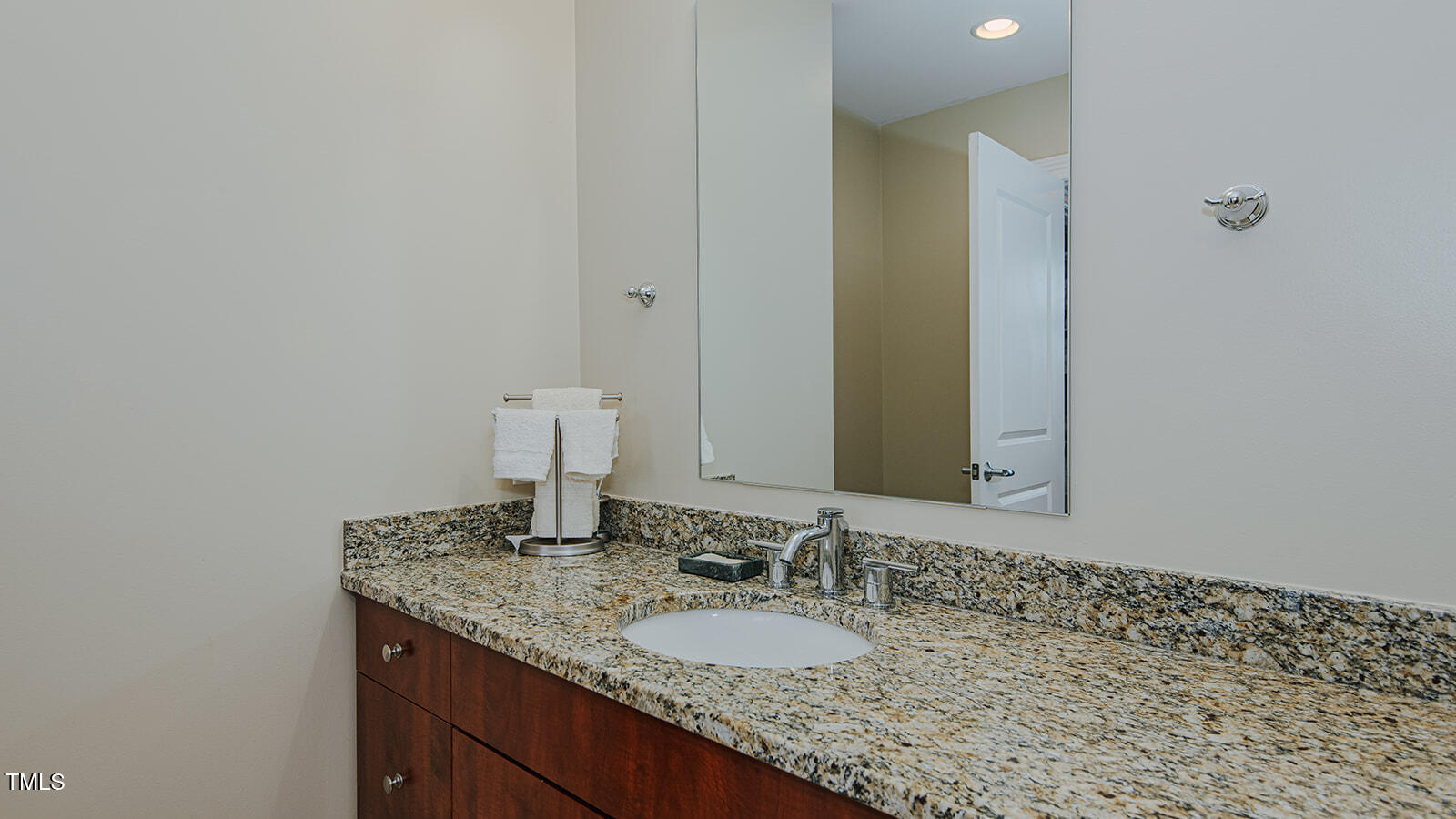 400 West North Street, Unit 820 Raleigh, NC 27603 - Photo 29 of 36 _MGP8739-HDR