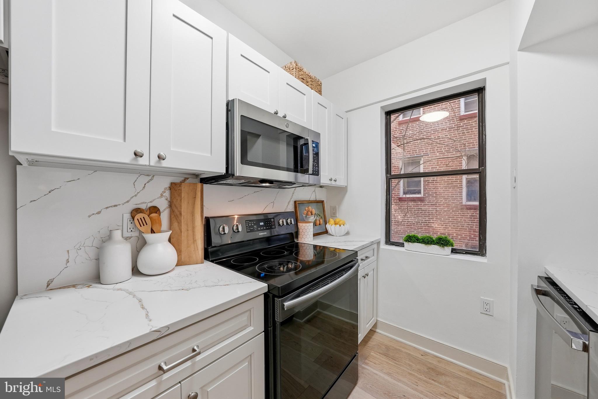 1727 R Street Northwest, Unit 203 Washington, DC 20009 - Photo 9 of 21 Kitchen