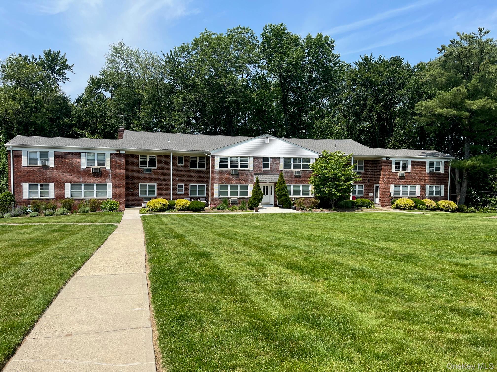 225 North Middletown Road, Unit D Pearl River, NY 10965 - Photo 3 of 20