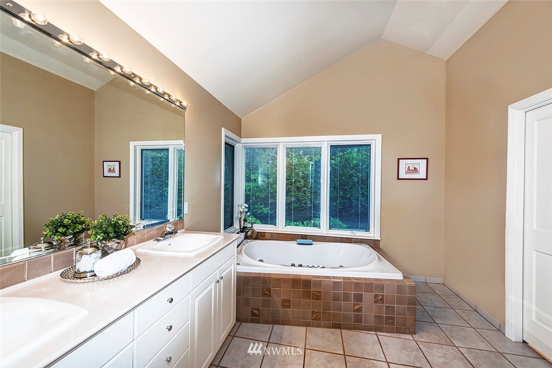 18418 High Street Edmonds, WA 98020 - Photo 14 of 24 Gallery Image 14