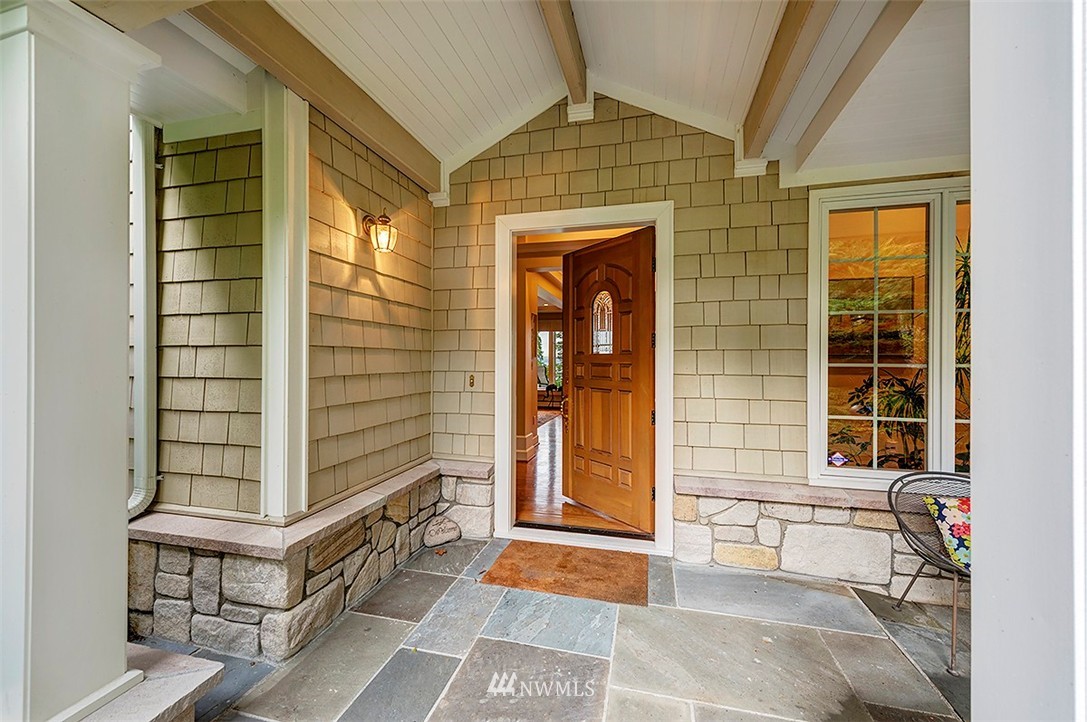 18418 High Street Edmonds, WA 98020 - Photo 3 of 24 Gallery Image 3