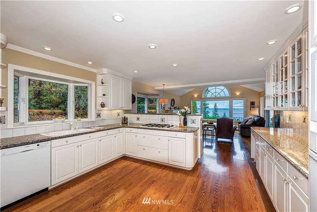 18418 High Street Edmonds, WA 98020 - Photo 10 of 24 Gallery Image 10