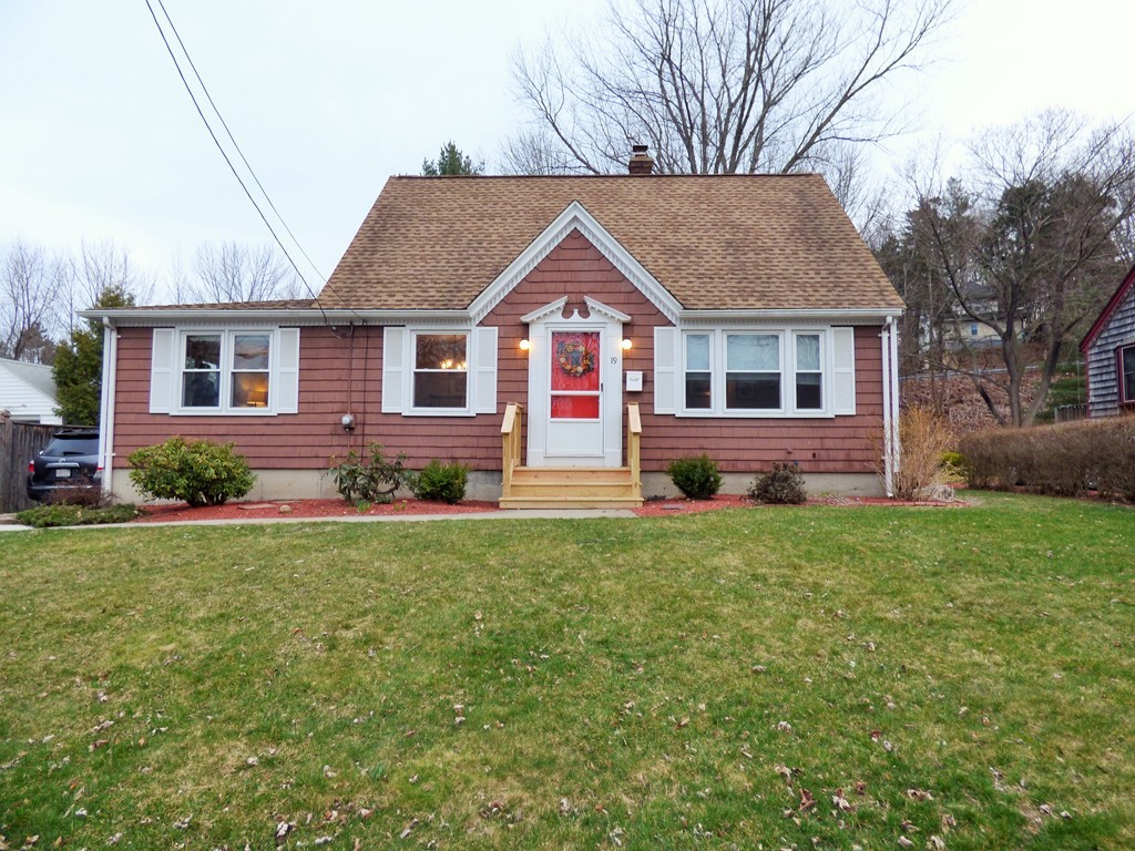 19 Benjamin Road Worcester, MA 01602 - Photo 1 of 30 Gallery Image 1