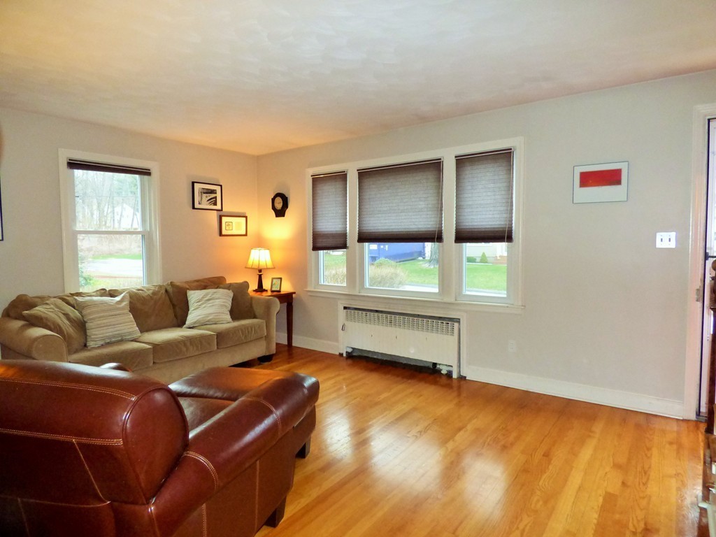19 Benjamin Road Worcester, MA 01602 - Photo 10 of 30 Gallery Image 10