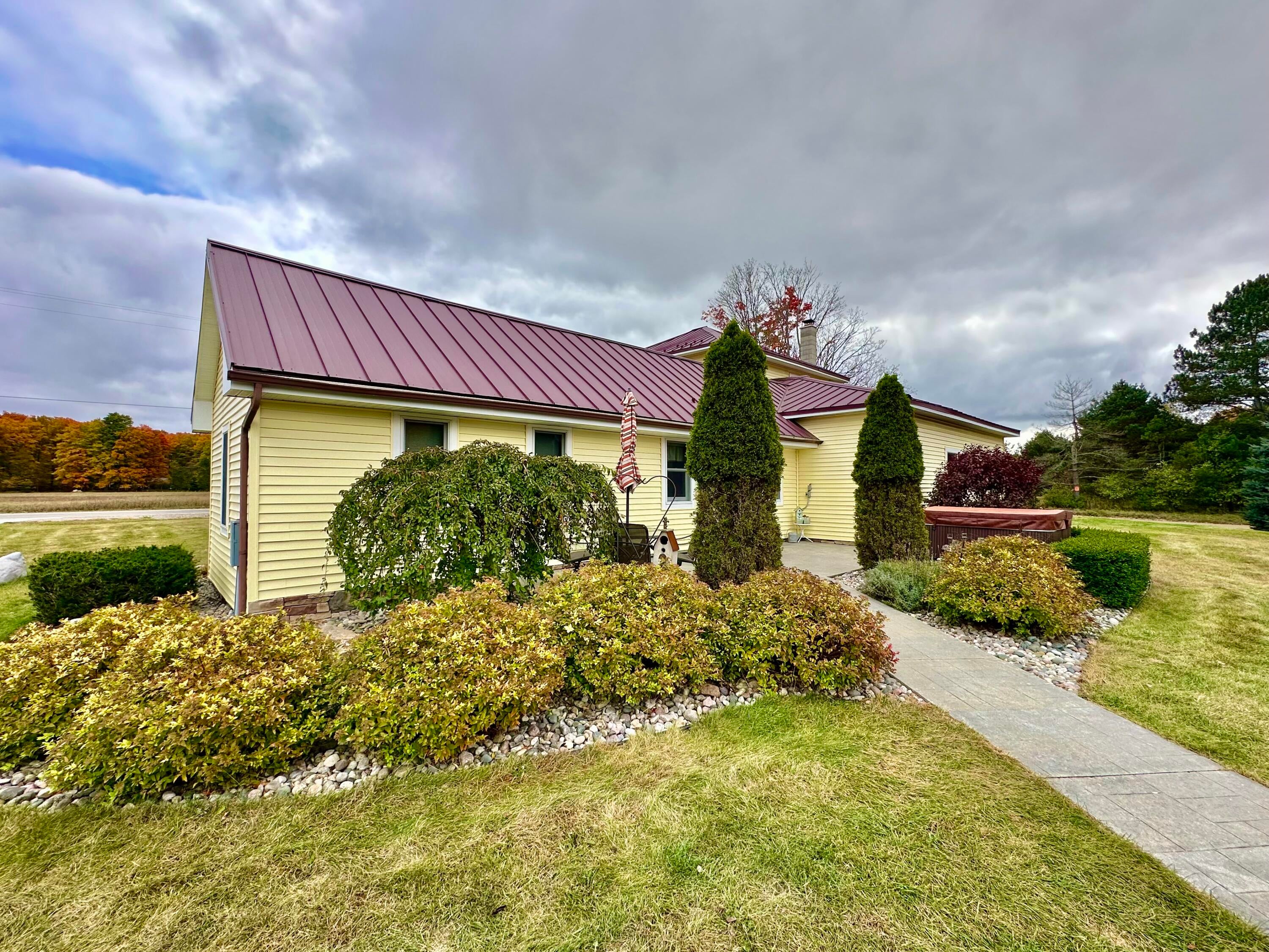 6490 South Military Road Grayling, MI 49738 - Photo 2 of 62 Gallery Image 2