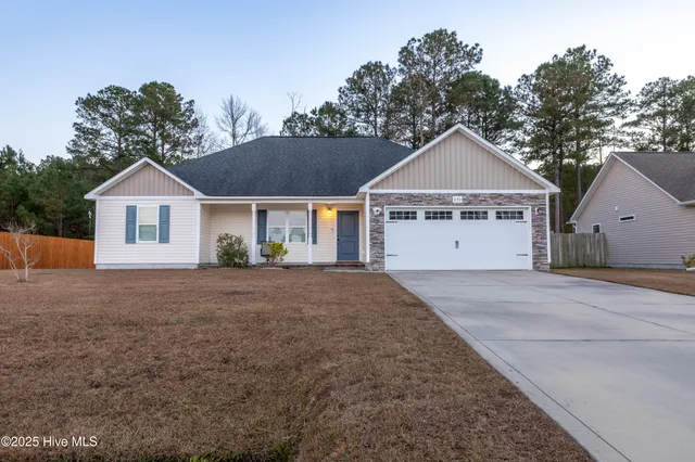 $2,175 | 270 Breakwater Drive, Sneads Ferry, NC 28460