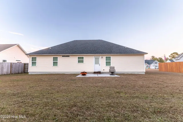 $2,175 | 270 Breakwater Drive, Sneads Ferry, NC 28460