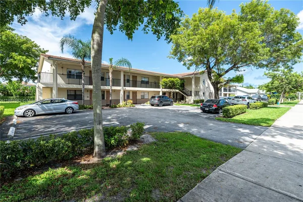 $1,800 | 8705 Northwest 38th Drive, Unit 3A, Coral Springs, FL 33065