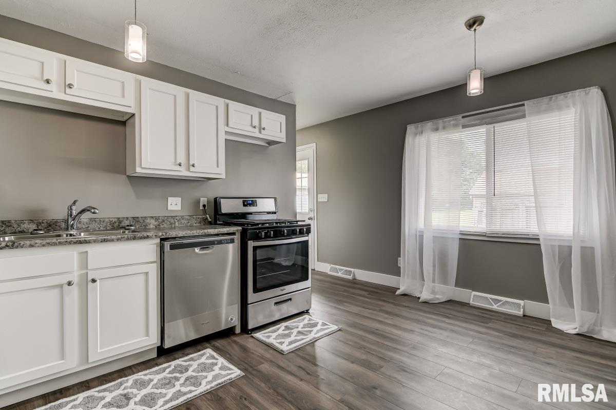 2731 Cardigan Drive Springfield, IL 62702 - Photo 8 of 24 Gallery Image 8