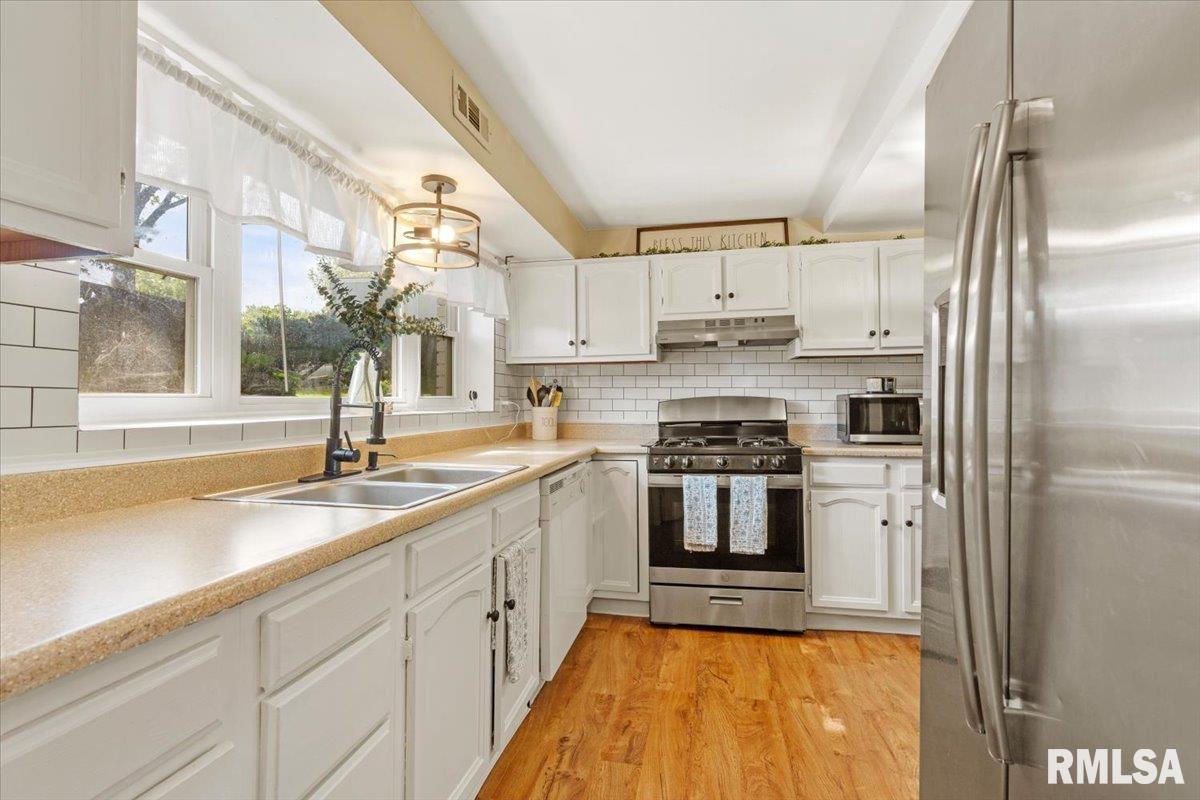 24 Sunny Side Drive Springfield, IL 62702 - Photo 15 of 38