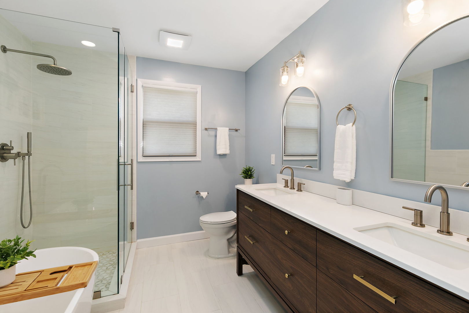 713 Council Hill Road East Dundee, IL 60118 - Photo 18 of 40 a en suite bathroom with a double vanity sink toilet mirror and shower