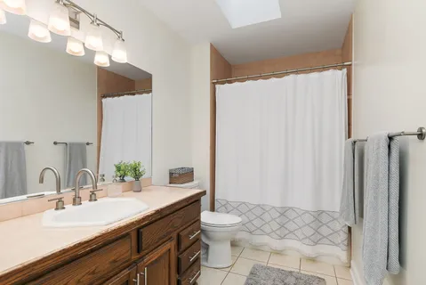 $475,000 | 713 Council Hill Road, East Dundee, IL 60118
