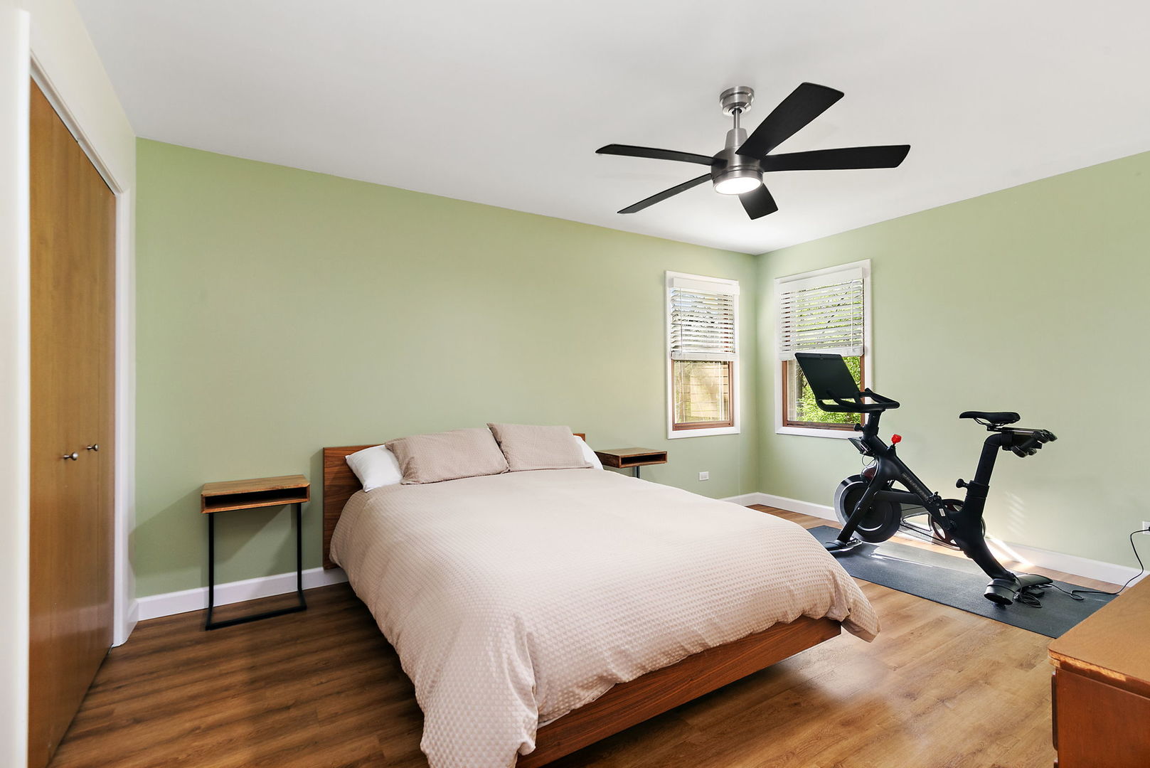 713 Council Hill Road East Dundee, IL 60118 - Photo 23 of 40 a bedroom with a bed and wooden floor
