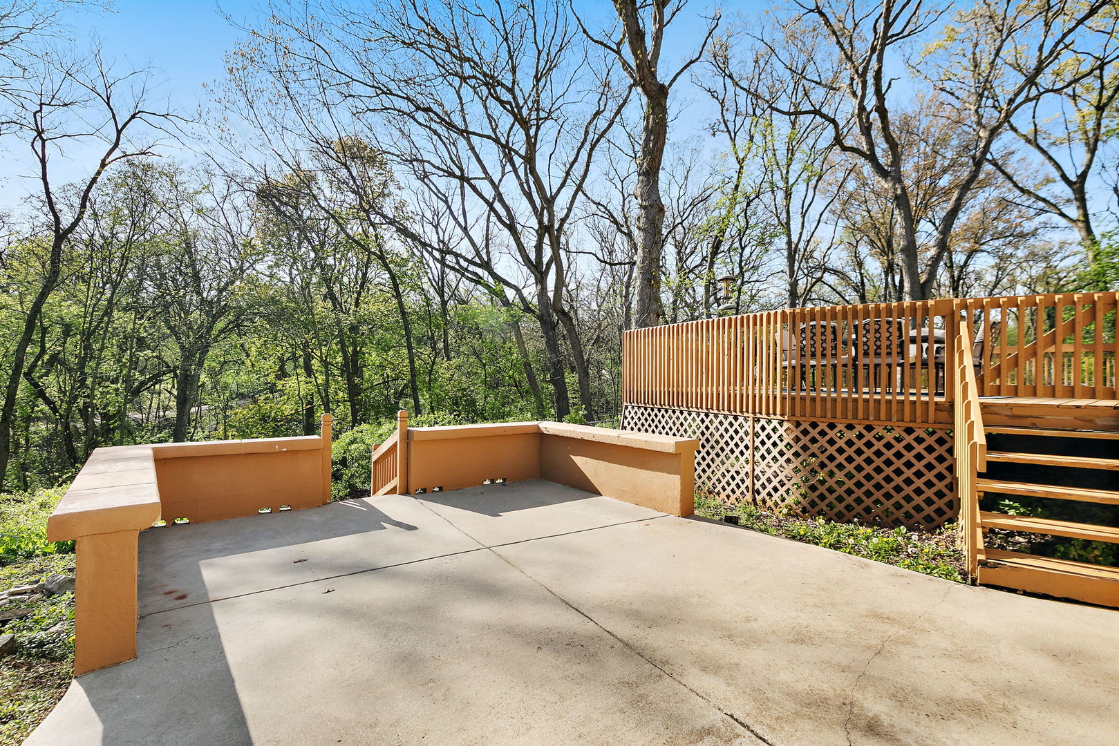 713 Council Hill Road East Dundee, IL 60118 - Photo 27 of 40 a view of backyard with a large trees