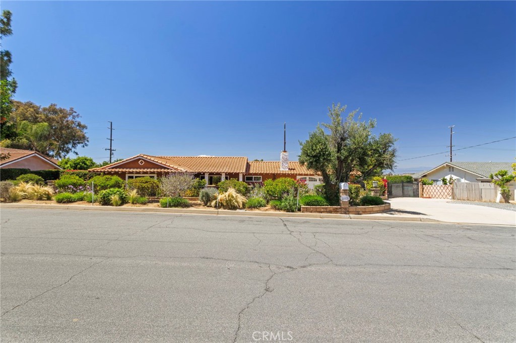 16520 Wagon Wheel Drive Riverside, CA 92506 - Photo 6 of 56