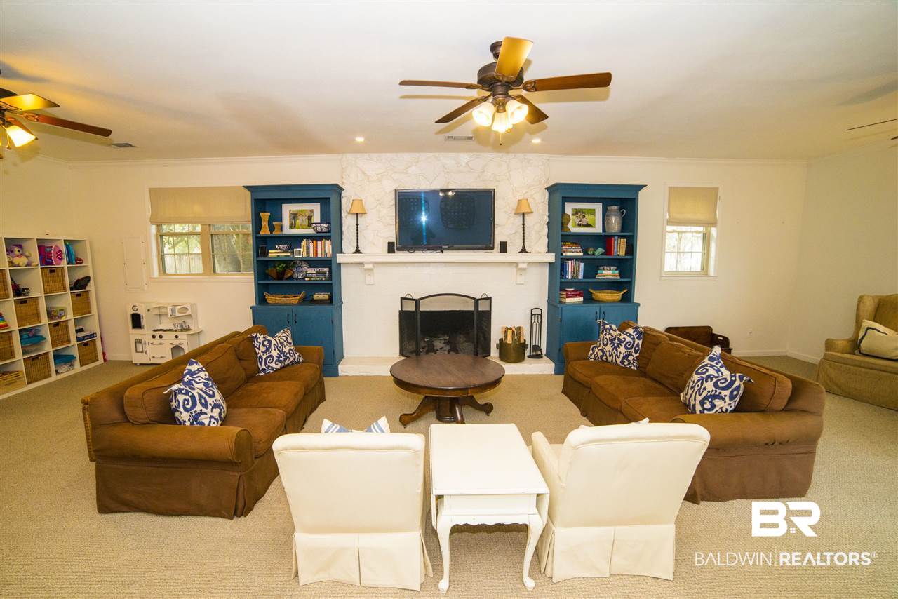 8638 County Road 34 Fairhope, AL 36532 - Photo 21 of 42 Living Room