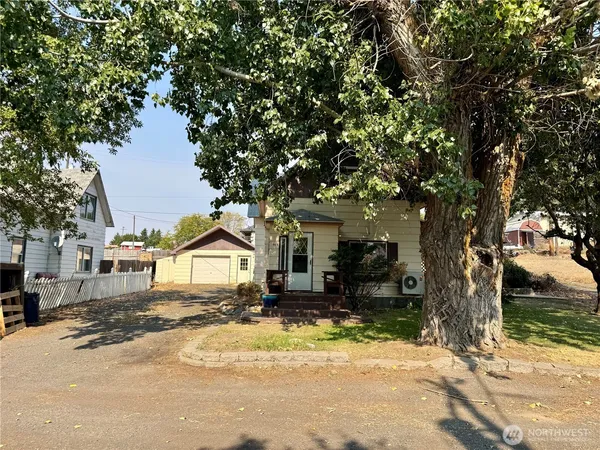 a house view with a outdoor space