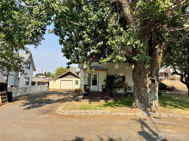 a house view with a outdoor space