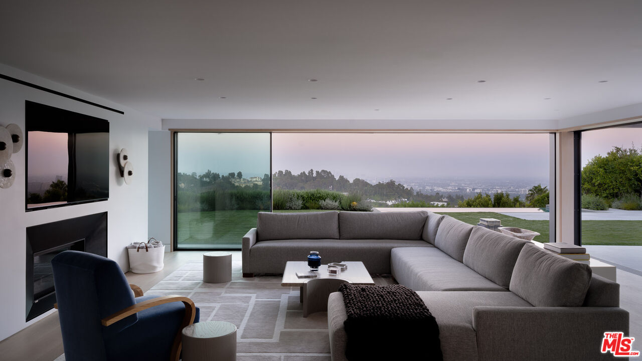 1126 Stradella Road Los Angeles, CA 90077 - Photo 4 of 10