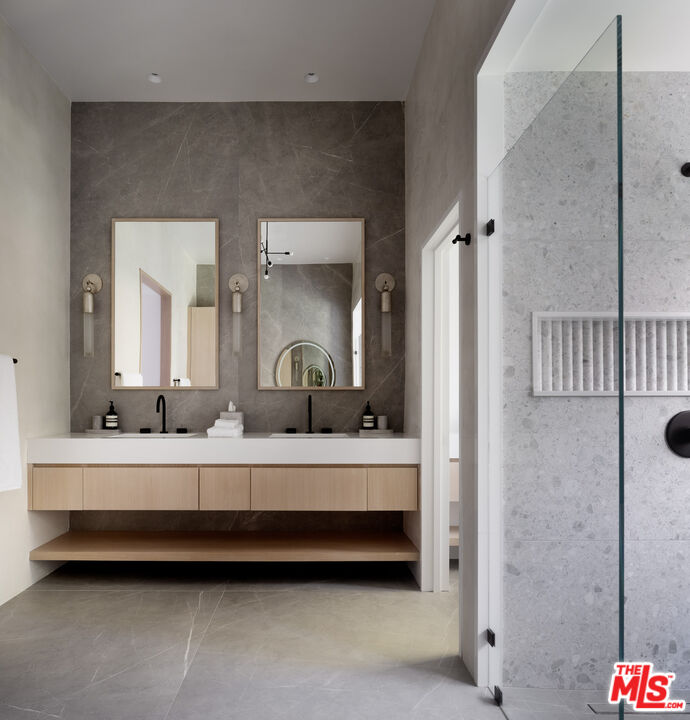 1126 Stradella Road Los Angeles, CA 90077 - Photo 8 of 10