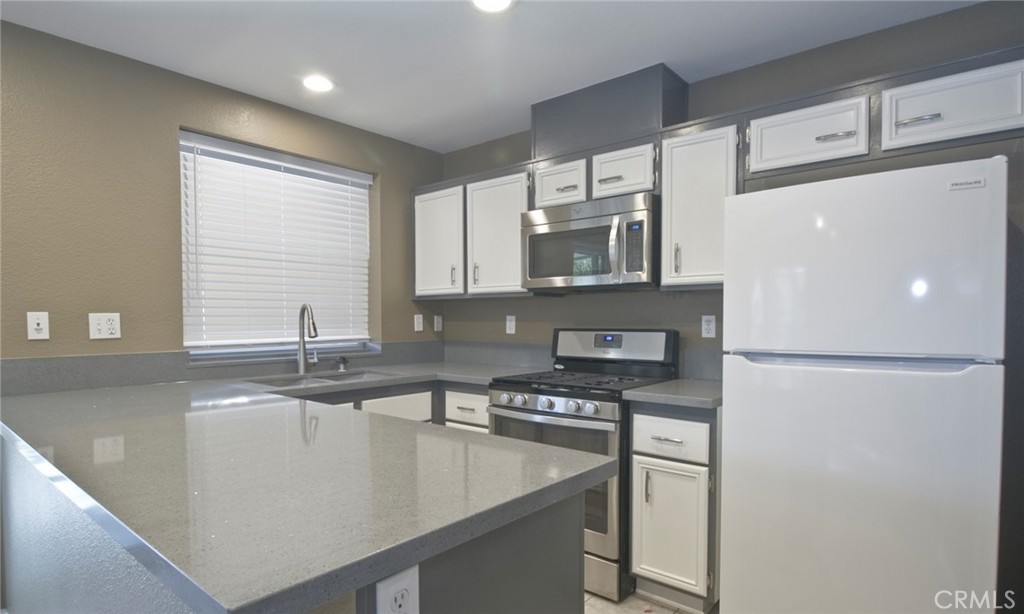 265 South Olive Street Anaheim, CA 92805 - Photo 7 of 15 Kitchen