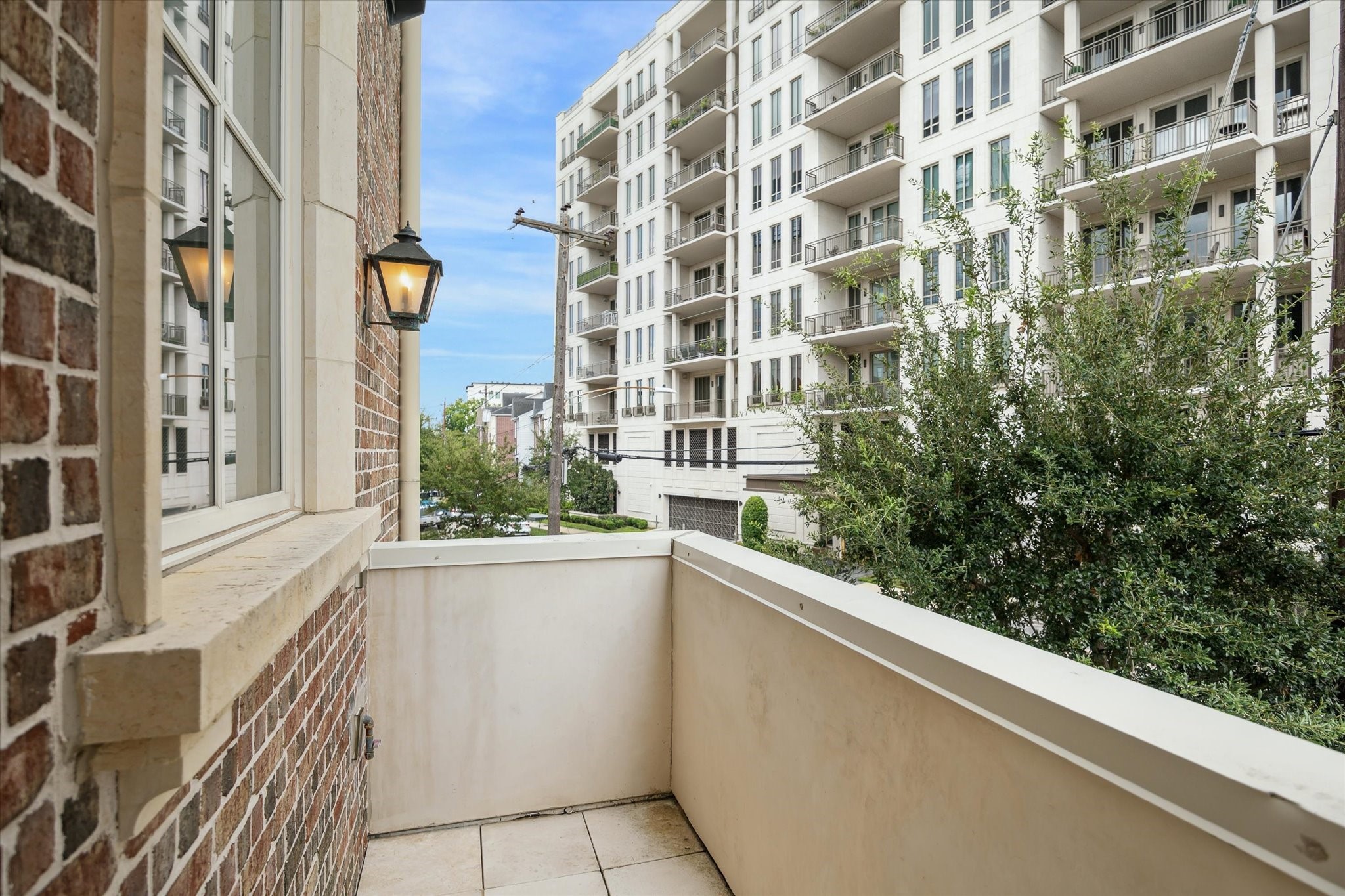 2336 Welch Street Houston, TX 77019 - Photo 39 of 39 a view of a large building