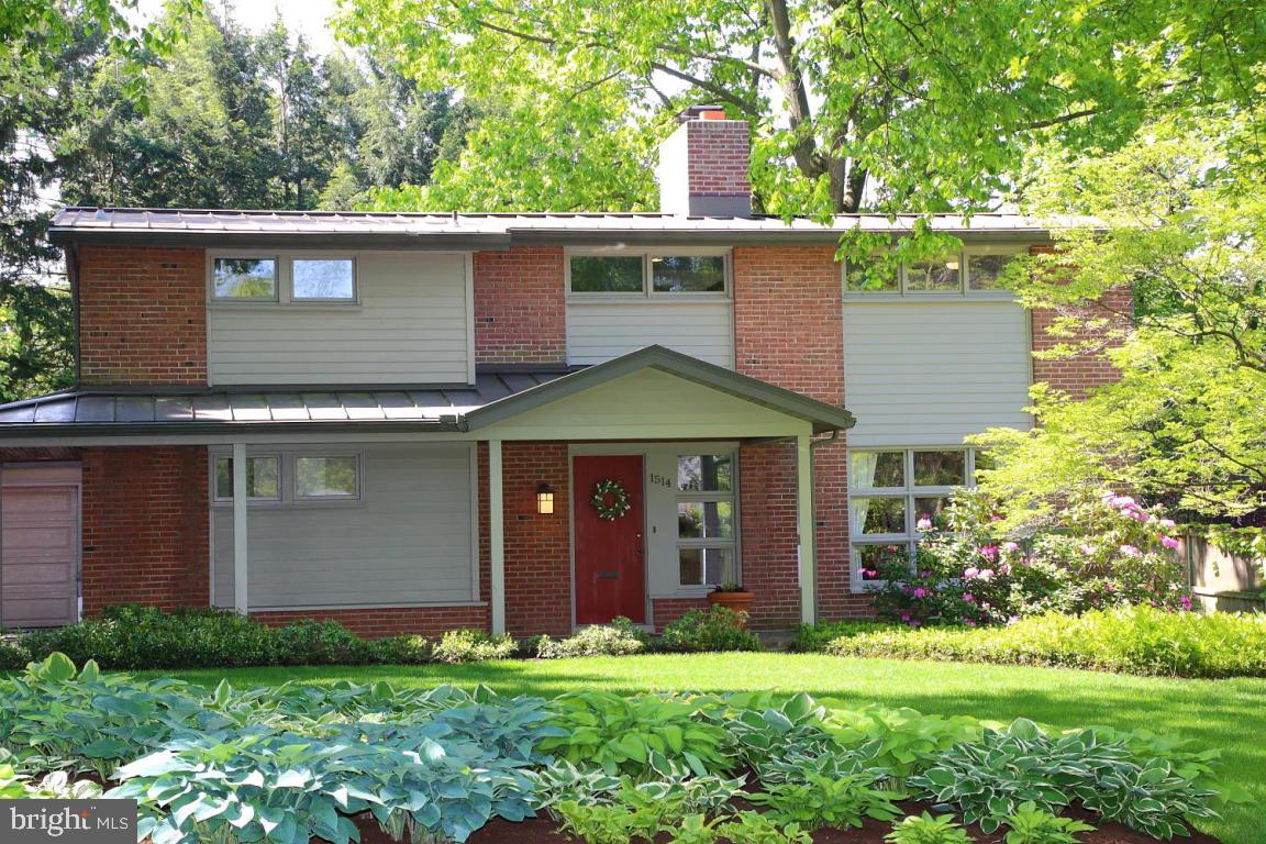 1514 Hillcrest Road Lancaster, PA 17603 - Photo 1 of 27 Gallery Image 1