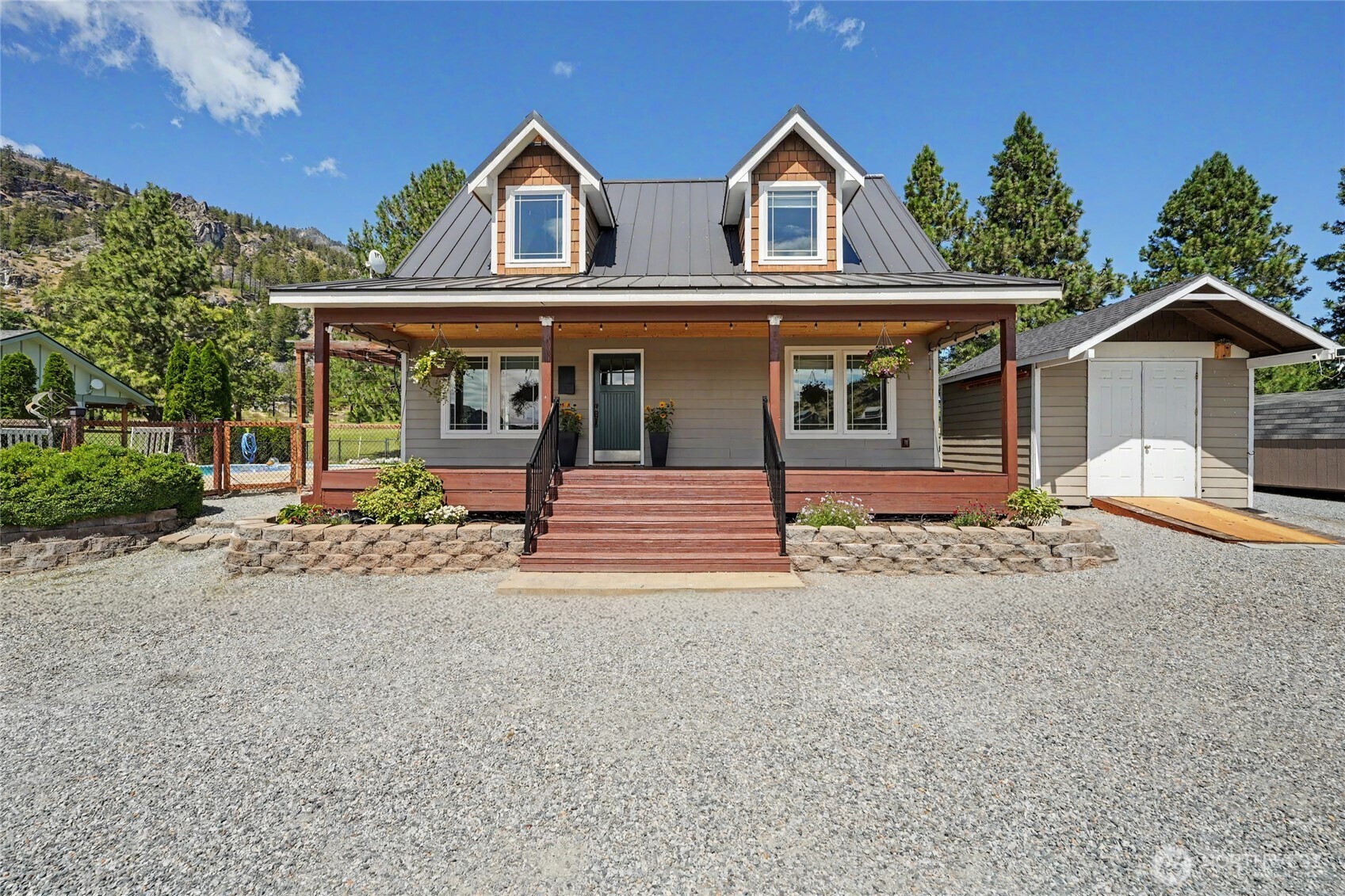 93 Golf Course Drive Pateros, WA 98846 - Photo 26 of 34 front view of house with a yard
