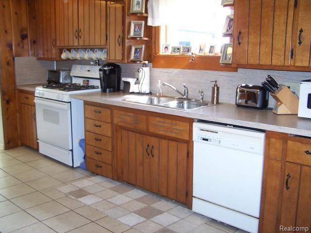 19830 Taft Road Deerfield, MI 49238 - Photo 4 of 29 100_6605.jpg
