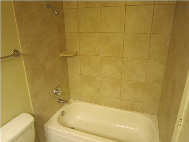 892 Way Road Canton, MS 39046 - Photo 11 of 18 Hall Bath Tub/Shower