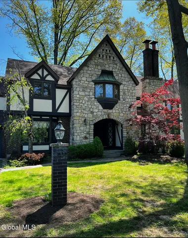 $839,000 | 32 Fairway Court, Albany, NY 12208