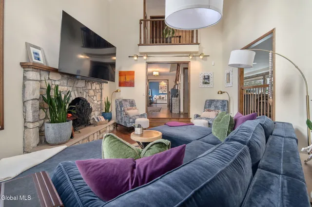 $839,000 | 32 Fairway Court, Albany, NY 12208