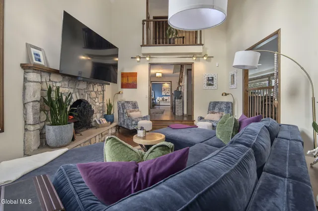 $839,000 | 32 Fairway Court, Albany, NY 12208