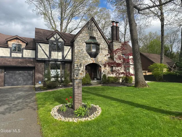 $839,000 | 32 Fairway Court, Albany, NY 12208