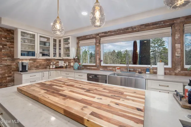 $839,000 | 32 Fairway Court, Albany, NY 12208